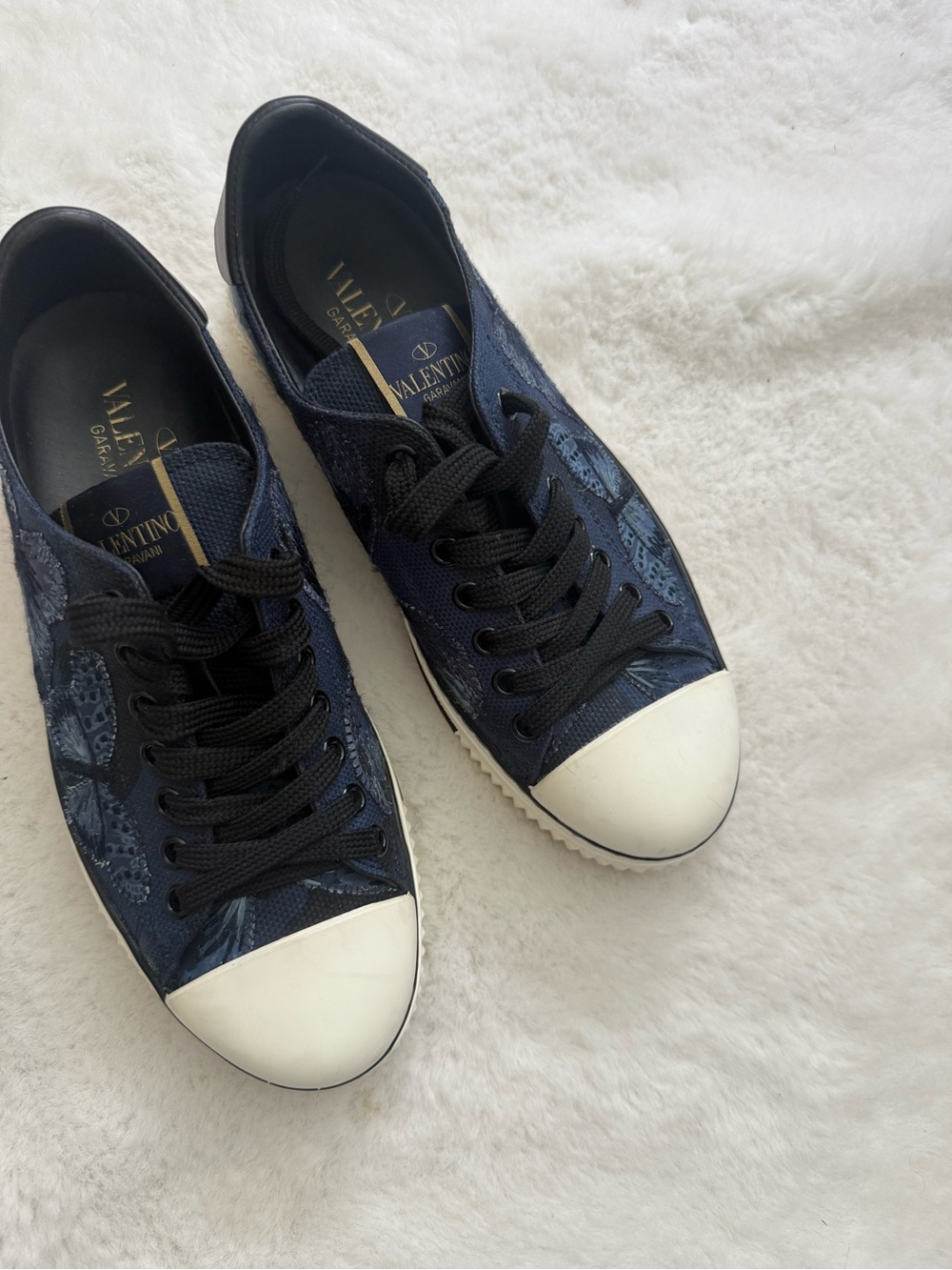 Authentic Valentino Garavani Navy and White Lace-Pattern Low-Top Sneakers